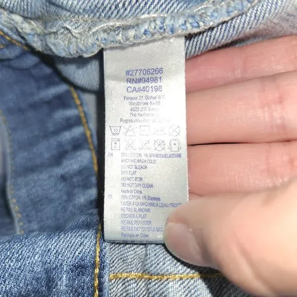 Forever 21 Girls M Premium Denim Jean Jacket Blue Slightly Distressed - Picture 11 of 11